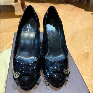 Louis Vuitton Black Patent Leather Bow Tie Pumps